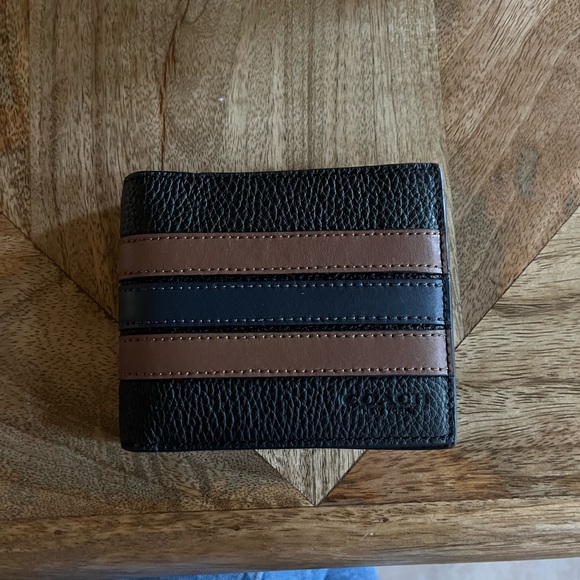 Coach leather bifold wallet - Picture 1 of 3